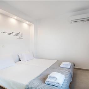 4 bedroom villa with infinity pool and sea view in Perithia, Corfu, sleeps 9